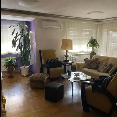 Junto Plaza Mayor. Habitaciones Salamanca